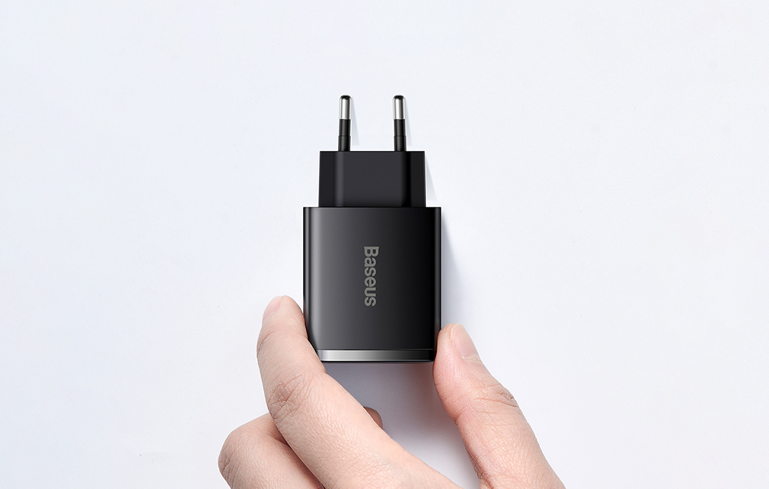 Baseus Compact Schnellladegerät 30W - USB-C PD, 2xUSB - Schwarz